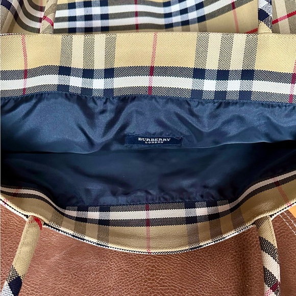 BURBERRY LONDON CANVAS HORSEFERRY CHECK
LARGE TOTE BAG - Great Condition - Picture 4 of 6